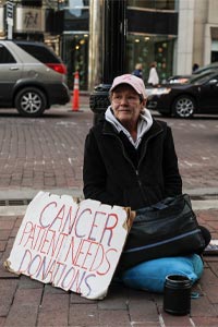 A homeless woman sits in downtown Indianapolis © REUTERS/Zohra Bensemra